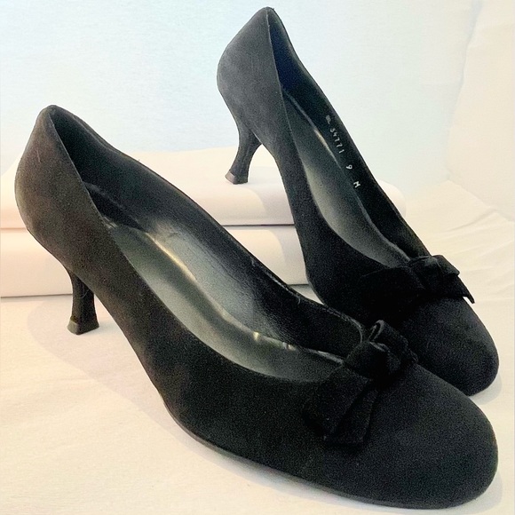 Black Suede Stuart Weiztman Round Tor Kitten Heel - Picture 4 of 4
